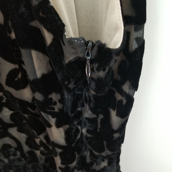 Elegant Black Velour Sleeveless Peplum Top - Picture 4 of 5